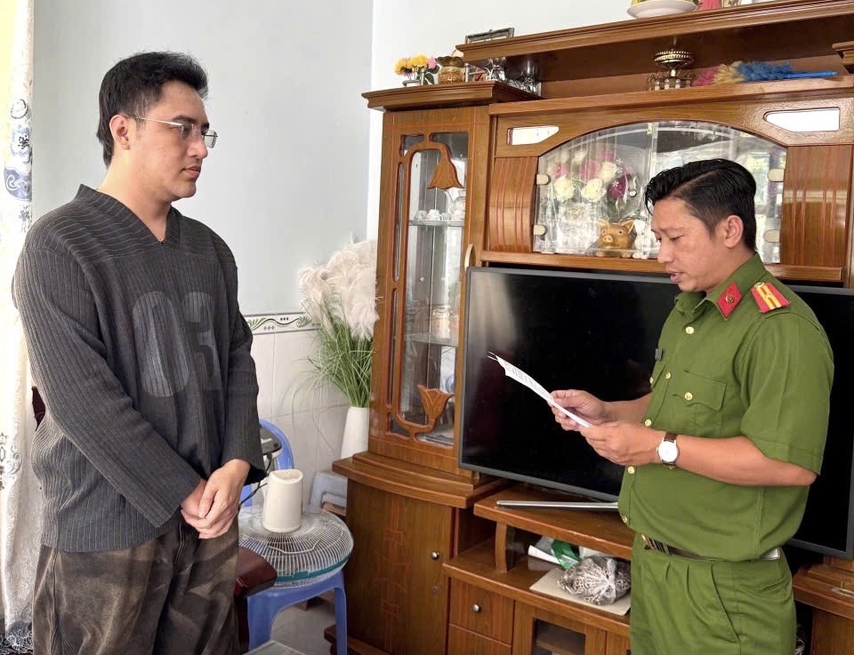 Nhân viên ngân hàng lừa đảo hơn 20 tỉ đồng bằng chiêu 'vay đáo hạn'- Ảnh 1. Nhân viên ngân hàng lừa đảo hơn 20 tỉ đồng bằng chiêu 'vay đáo hạn'- Ảnh 1.