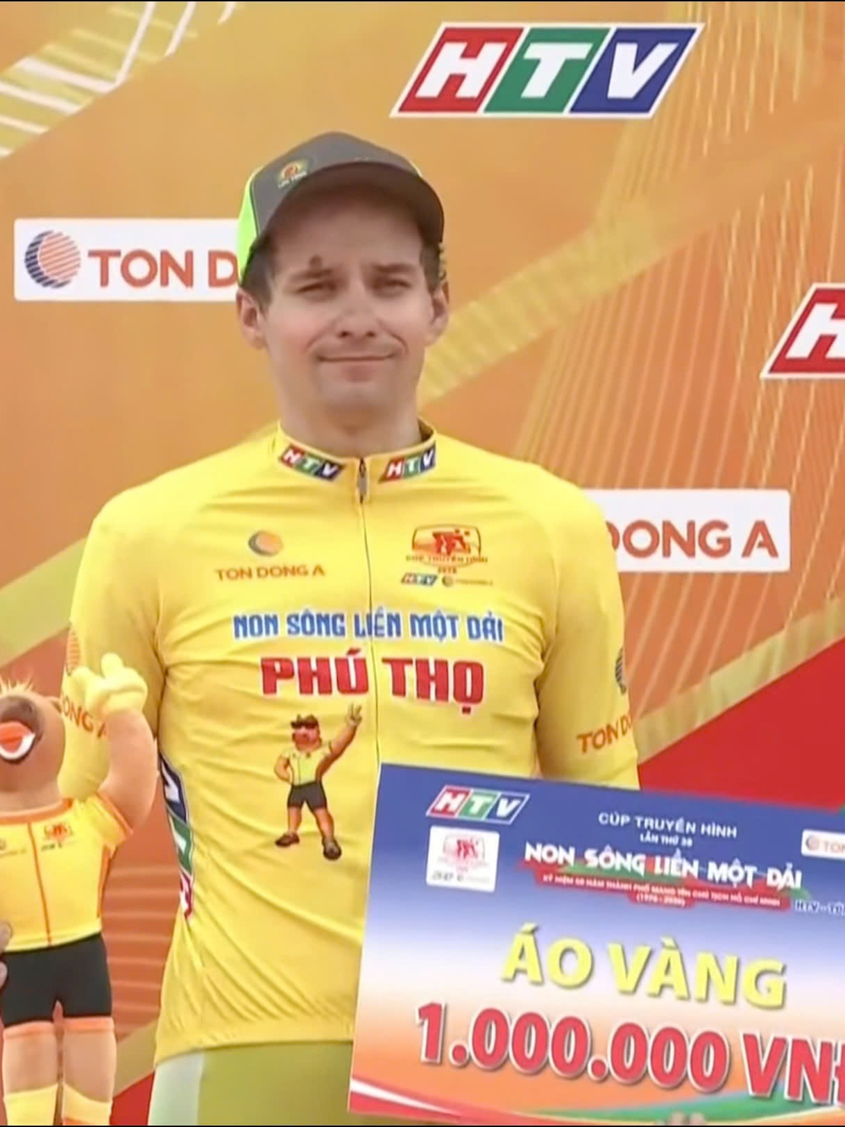 Màn nước rút giúp Sergei Kulikov chiến thắng Chặng 1 Cúp Truyền hình 2026