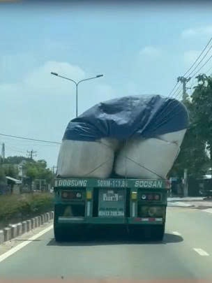 Hình ảnh xe Container chở hàng quá nguy hiểm