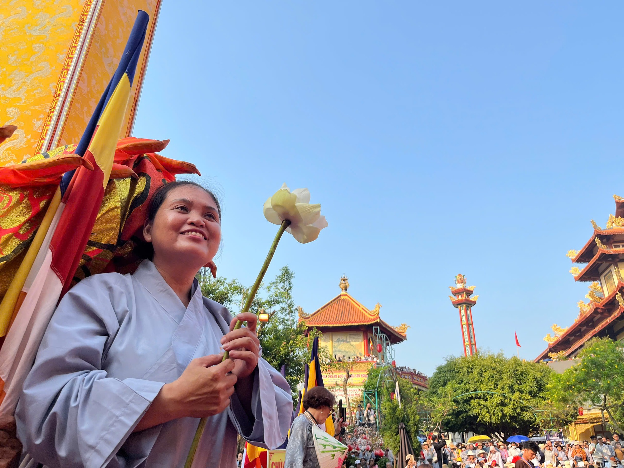 Hàng ngàn người thành kính dự lễ vía Quán Thế Âm- Ảnh 9.