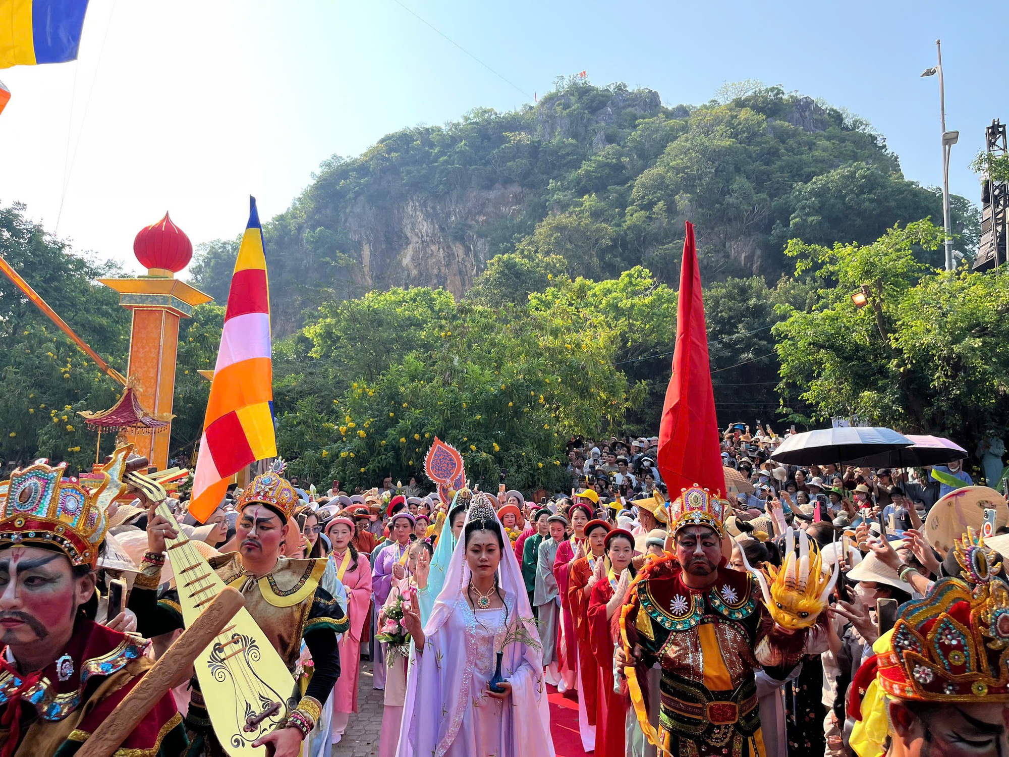 Hàng ngàn người thành kính dự lễ vía Quán Thế Âm- Ảnh 6.