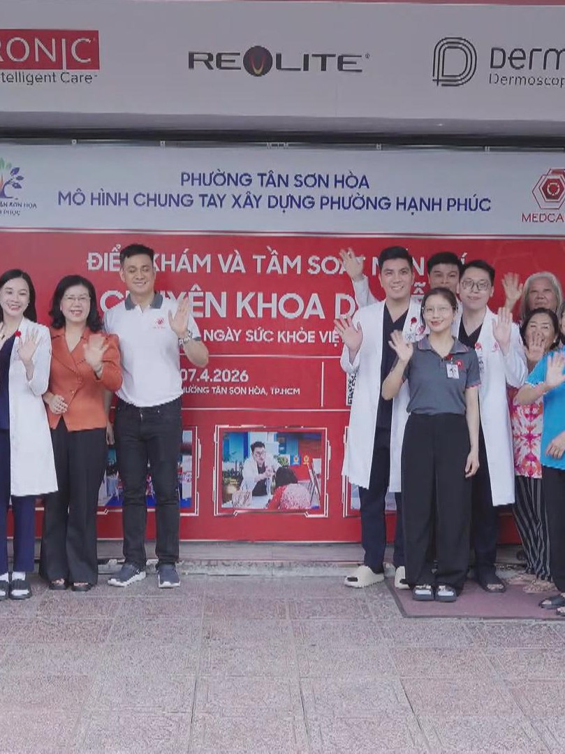 Nữ giáo viên được chăm sóc da liễu miễn phí trong Ngày Sức khỏe toàn dân