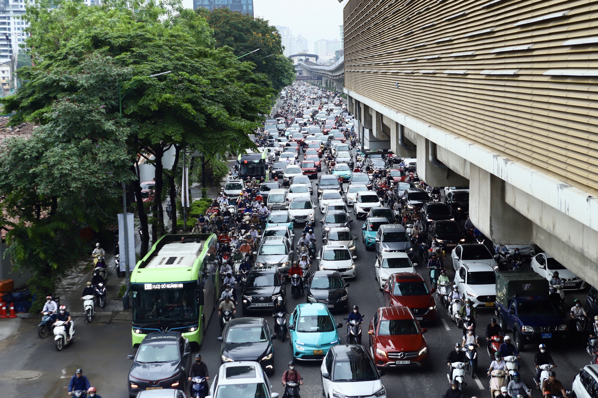 Hà Nội đề xuất mốc thời gian chuyển toàn bộ taxi, xe công nghệ sang xe điện- Ảnh 2.