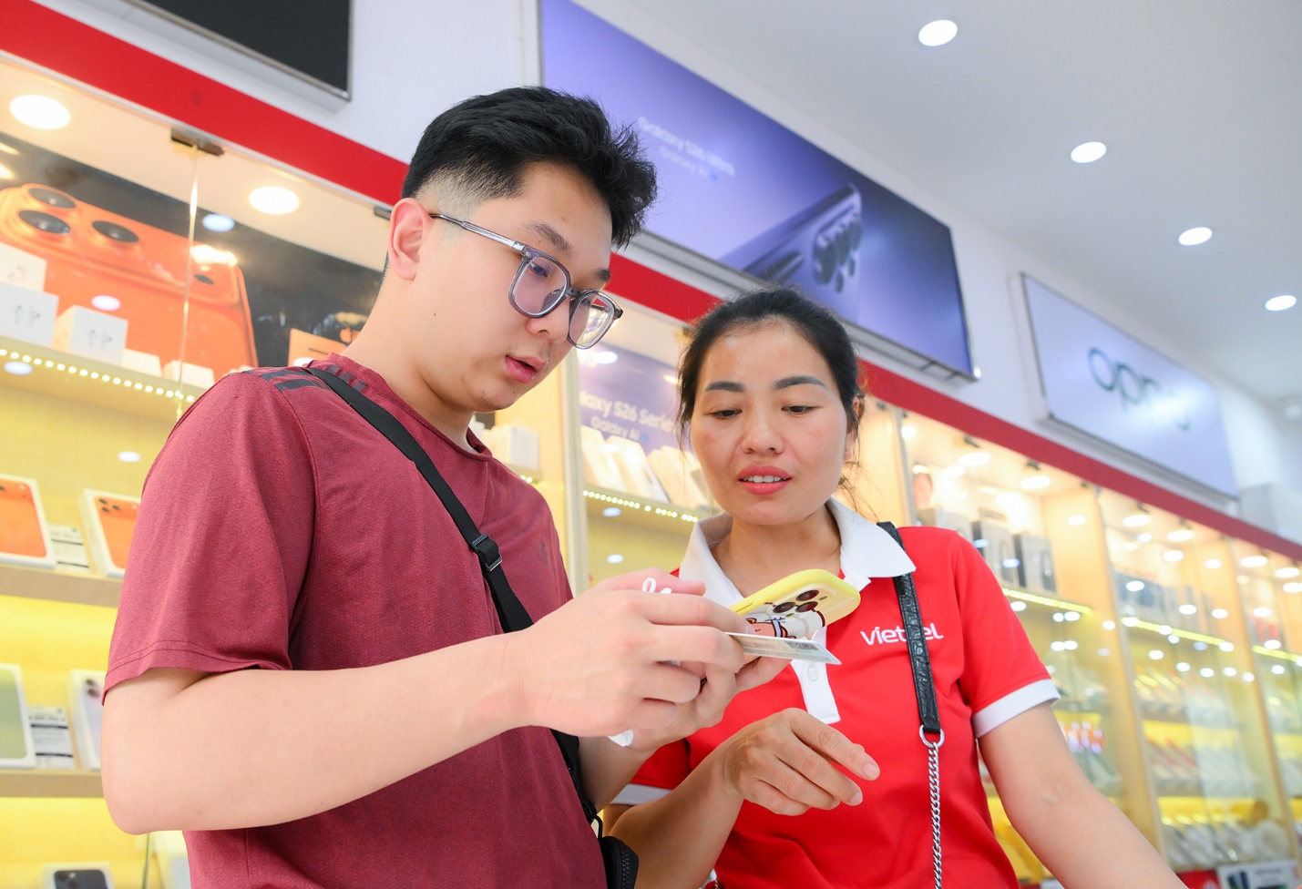 Viettel tung nhiều ưu đãi khuyến khích khách hàng sớm xác thực thông tin thuê bao - Ảnh 2.