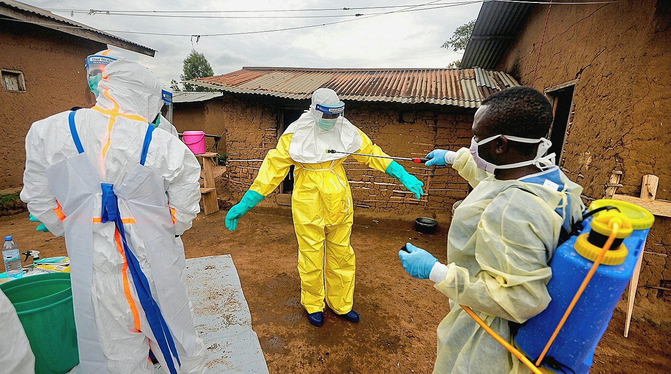 Bộ Y tế hỏa tốc yêu cầu phòng chống bệnh do vi rút Ebola, theo dõi người về từ vùng dịch - Ảnh 1.