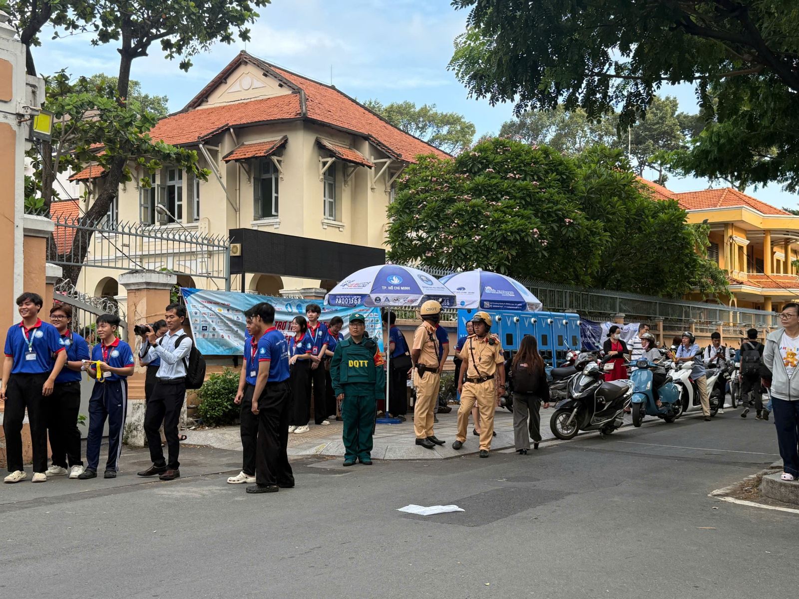 Những 'trạm sạc tinh thần' tiếp sức mùa thi cho thí sinh- Ảnh 1.