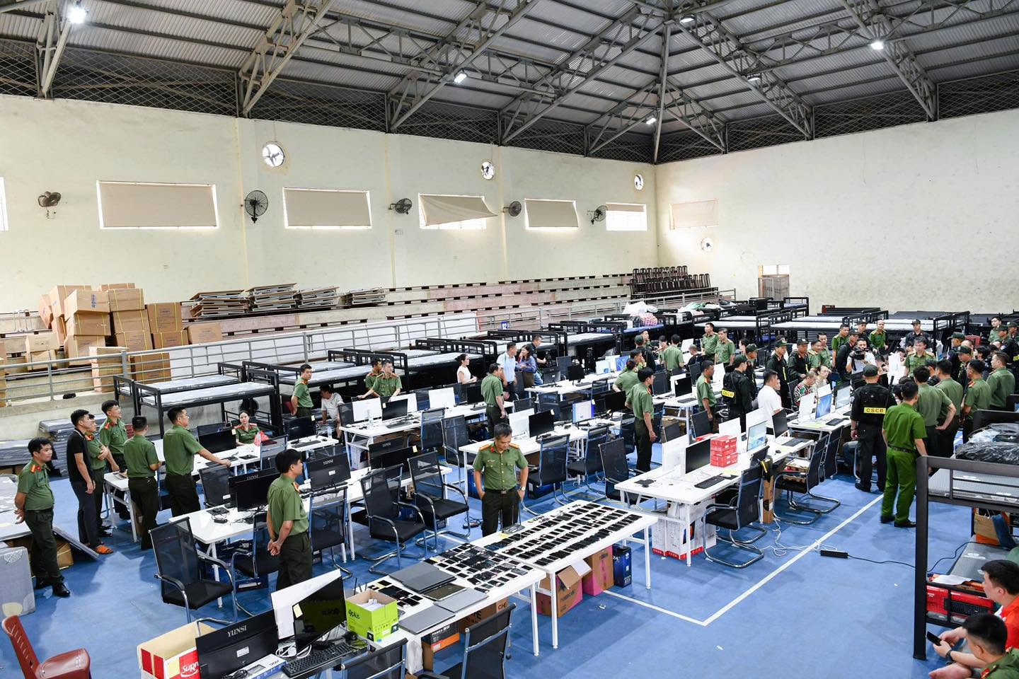 Bên trong 'đại bản doanh' nhóm lừa đảo qua mạng từ Campuchia sang bị công an Việt Nam vô hiệu hóa - Ảnh 1.