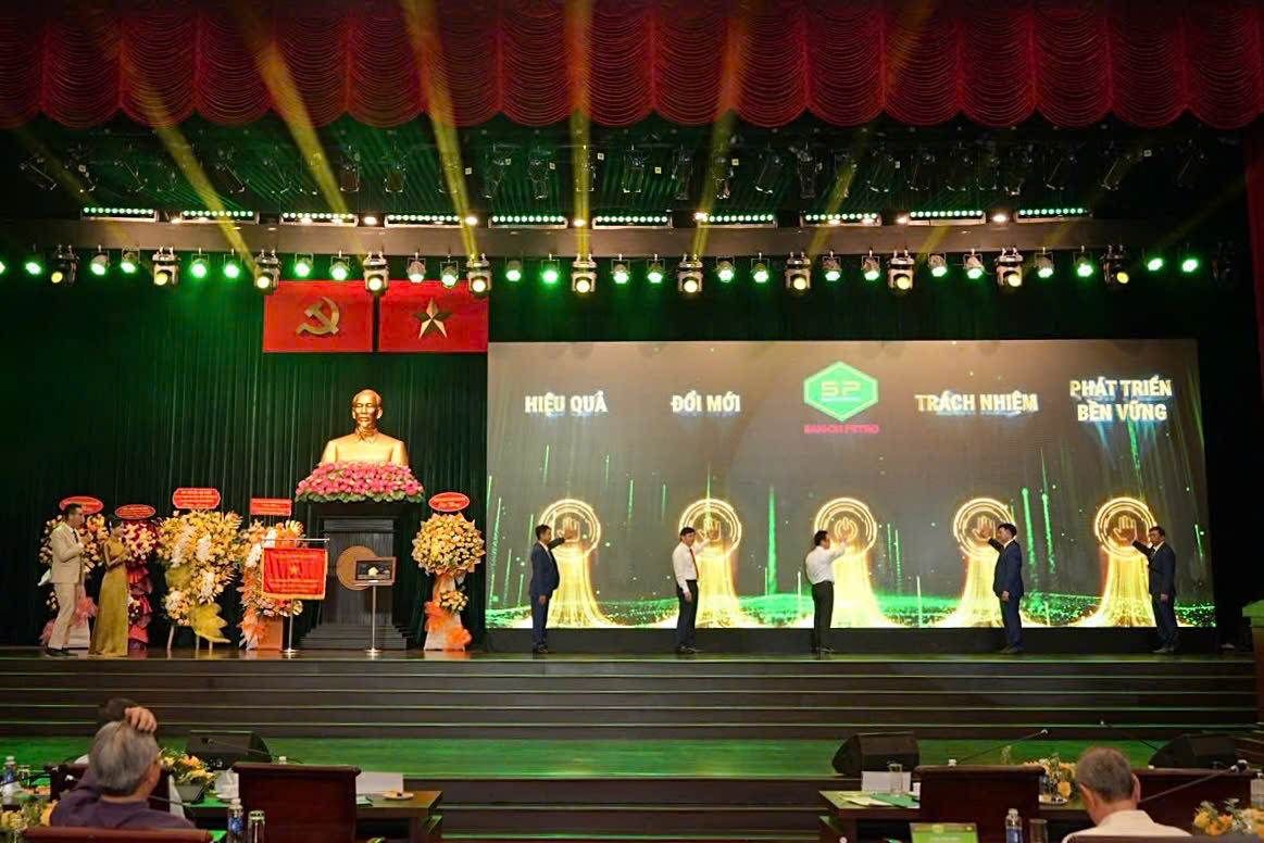 Saigon Petro: 40 năm Một hành trình Khơi nguồn năng lượng - Kiến tạo tương lai - Ảnh 24. Saigon Petro: 40 năm Một hành trình Khơi nguồn năng lượng - Kiến tạo tương lai - Ảnh 25.