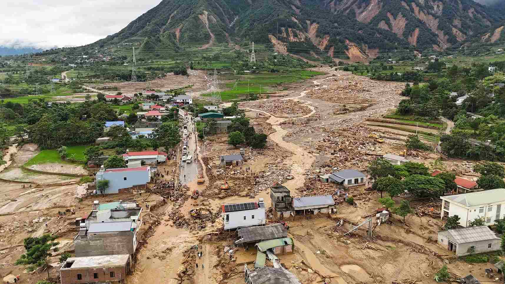 Ngổn ngang Mường Than sau lũ dữ- Ảnh 4.