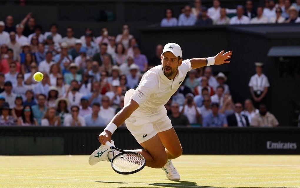 Giành chiến thắng vòng 3, Nole chạm đến kỷ lục của Federer