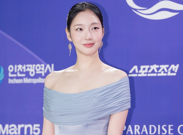 Kim Go-eun nhận Daesang tại Rồng Xanh 2026: "Tôi sẽ nỗ lực, xin hãy cho tôi cơ hội"- Ảnh 3.