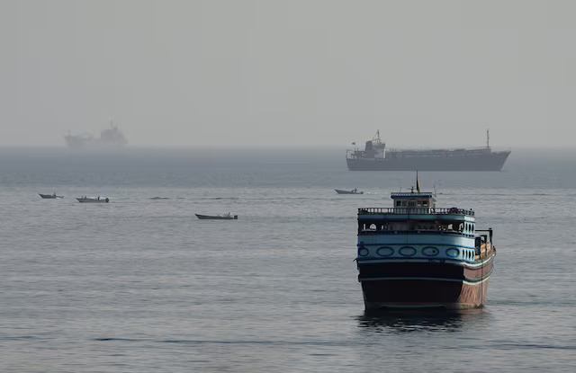 Iran, Oman đàm phán thiết lập tuyến hàng hải mới qua eo biển Hormuz - Ảnh 2.