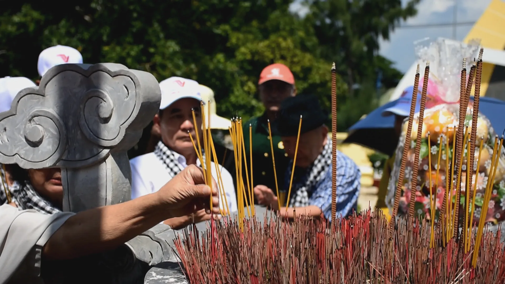 Lễ dâng hương, dâng hoa tại Nghĩa trang liệt sĩ Rừng Sác - Cần Giờ