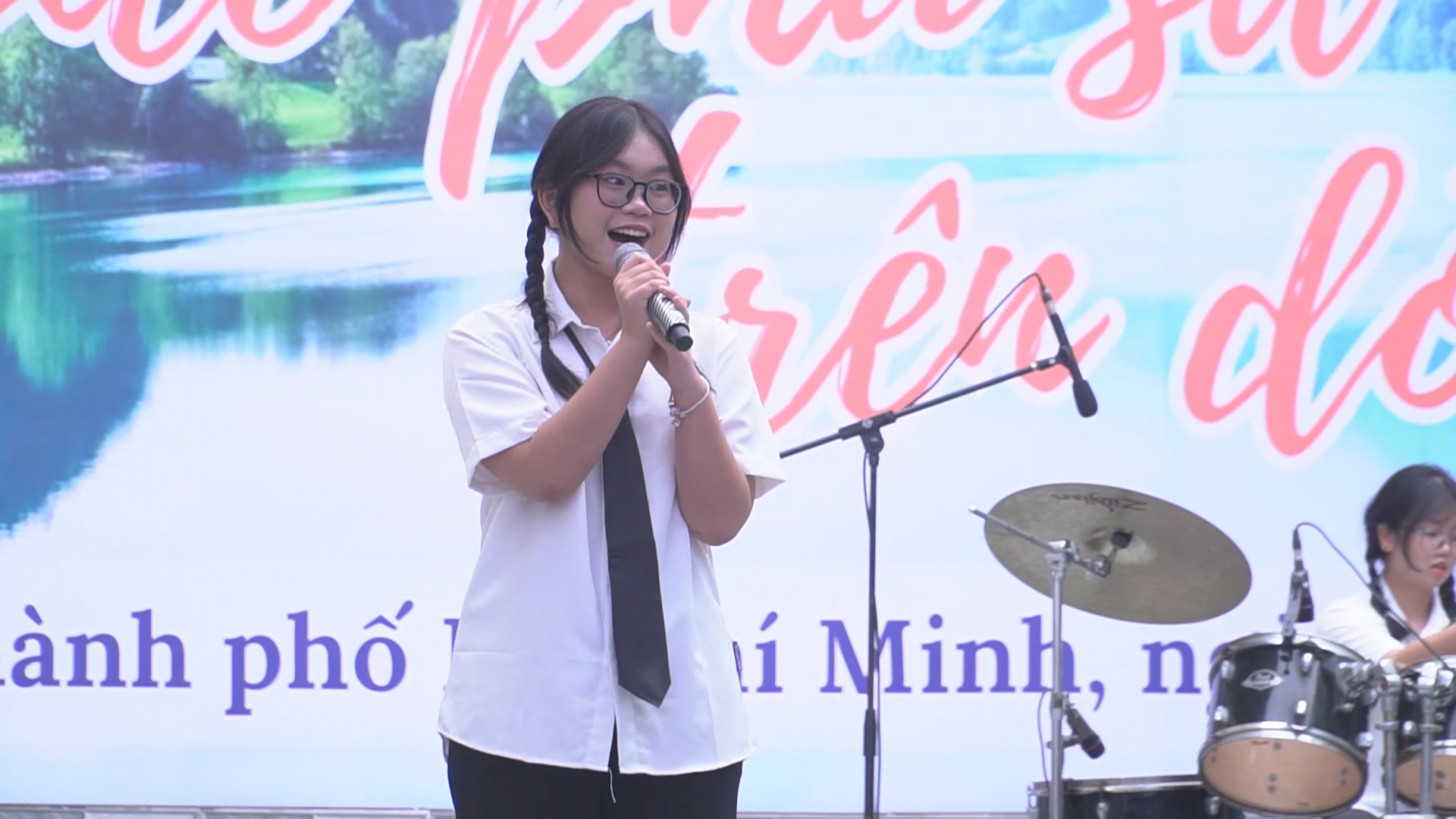 Lễ kỷ niệm 42 năm Ngày Nhà giáo Việt Nam tại trường THPT Bùi Thị Xuân