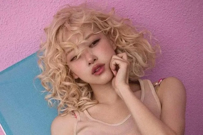 Rosé là nghệ sĩ Kpop nữ đầu tiên lọt vào top 10 Radio Songs