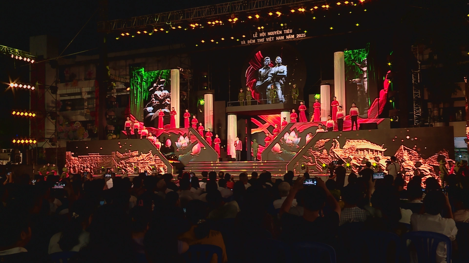 "Dáng đứng Việt Nam" tỏa sáng trong Lễ hội Nguyên tiêu và Đêm thơ Việt Nam 2025