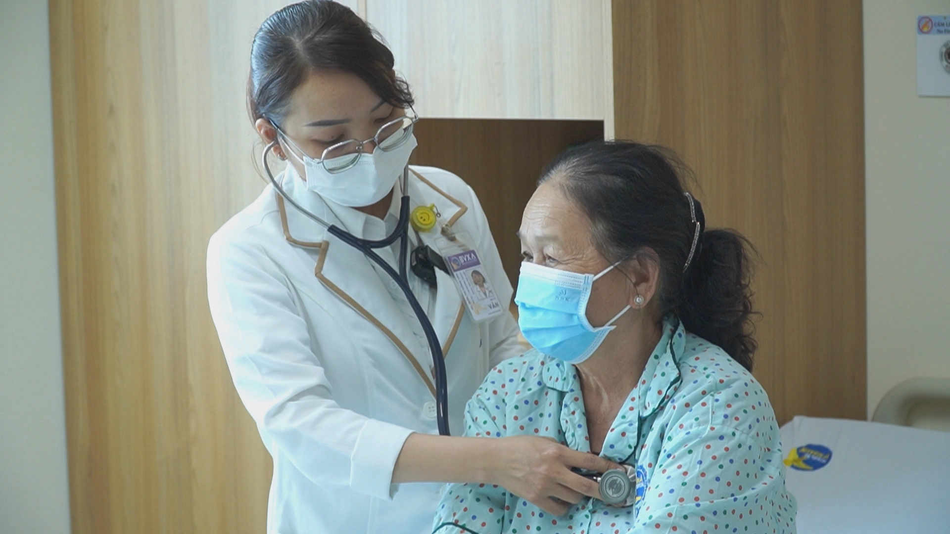 Cúm mùa đang bùng phát mạnh, nguy cơ biến chứng cao đối với người có bệnh lý nền, người cao tuổi