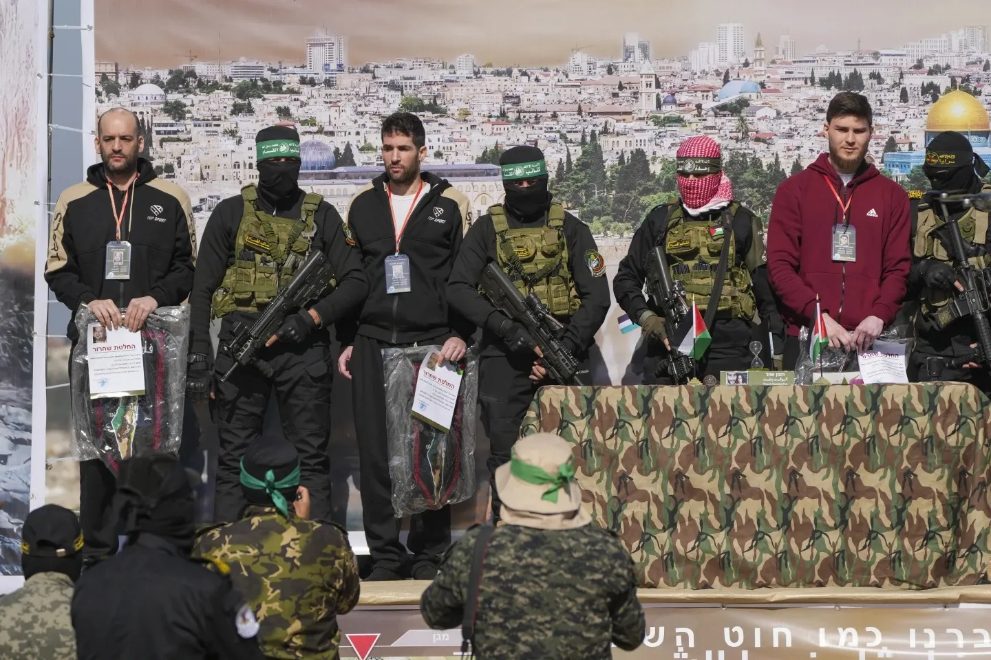 Israel và Hamas trao đổi con tin và tù nhân đợt 6 tại Gaza