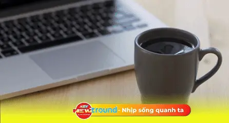 Gen Z thức khuya cày việc – Hiệu suất hay hại sức khỏe