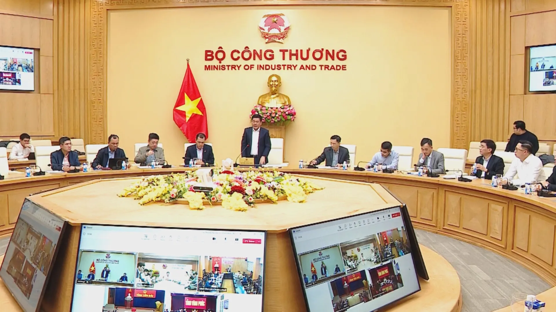 Đẩy nhanh tiến độ Dự án Đường dây 500 kV Lào Cai - Vĩnh Yên, phấn đấu hoàn thành trước ngày 31/8