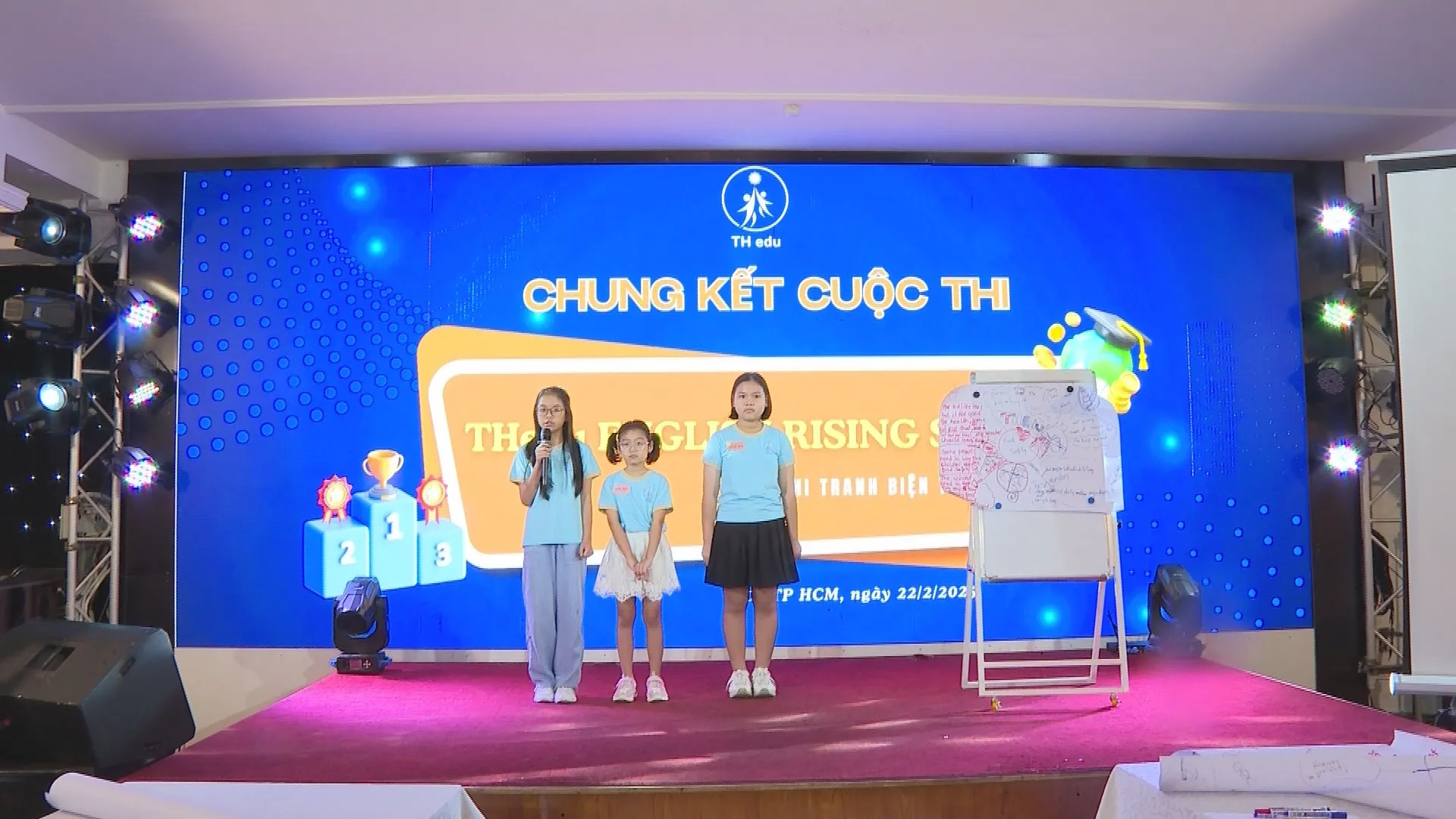 Sôi nổi phần tranh luận tại chung kết cuộc thi hùng biện tiếng Anh “THedu English Rising Stars Contest”