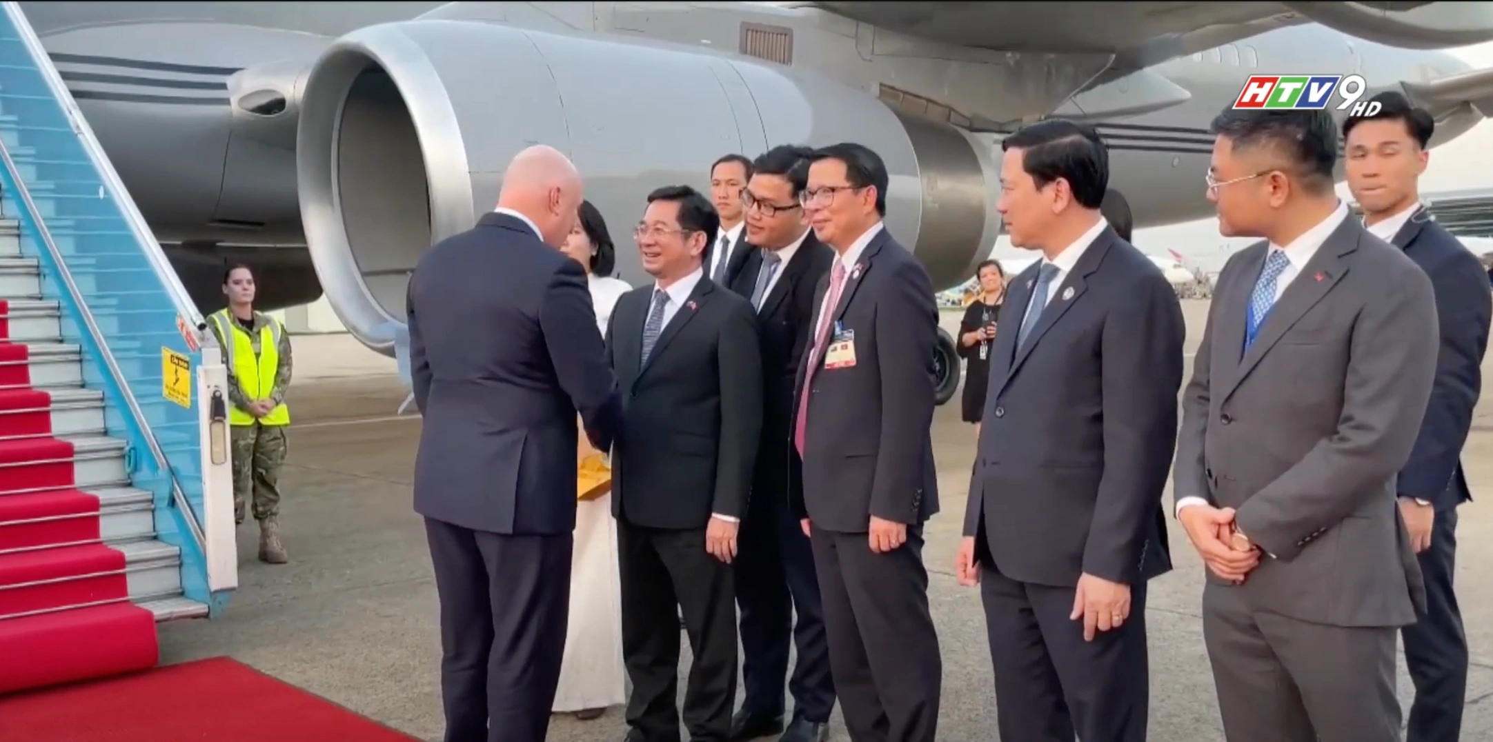 Phó Chủ tịch Thường trực UBND TP.HCM Dương Ngọc Hải tiễn Đoàn Thủ tướng New Zealand Christopher Luxon về nước
