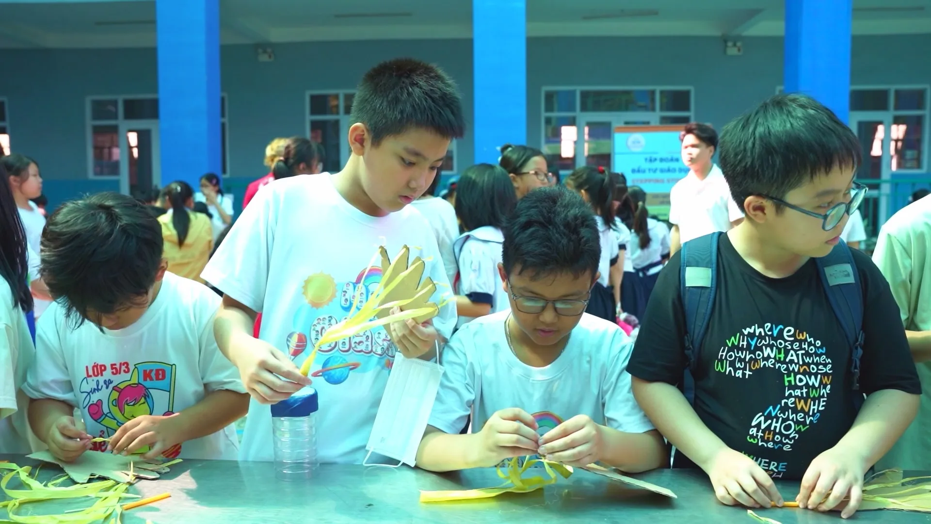 Nhộn nhịp ngày hội "Vui học Tiếng Anh – Trải nghiệm STEM"