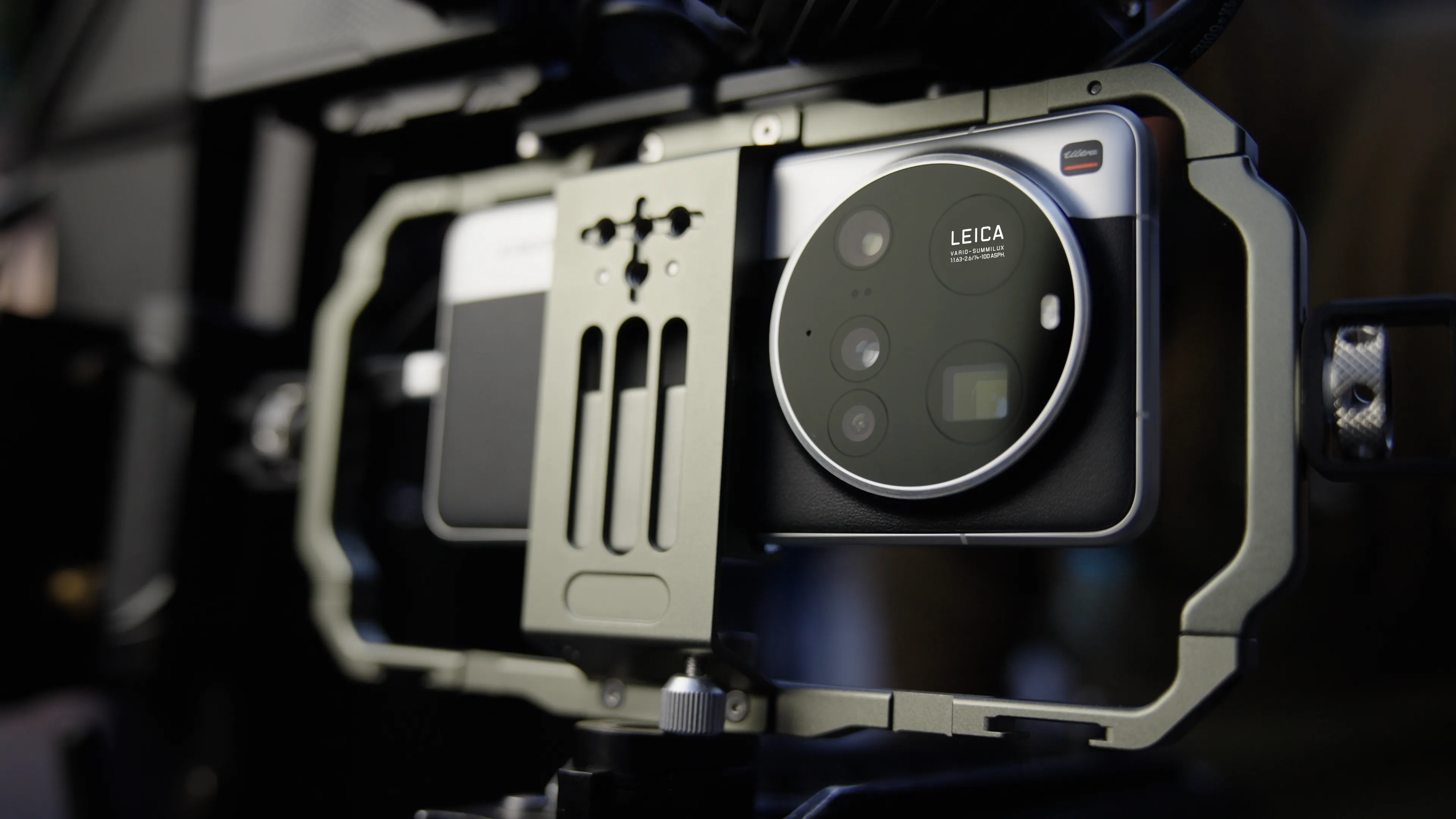 Xiaomi 15 Series ra mắt tại Việt Nam với thấu kính Leica Summilux và trải nghiệm Xiaomi HyperAI tiên tiến