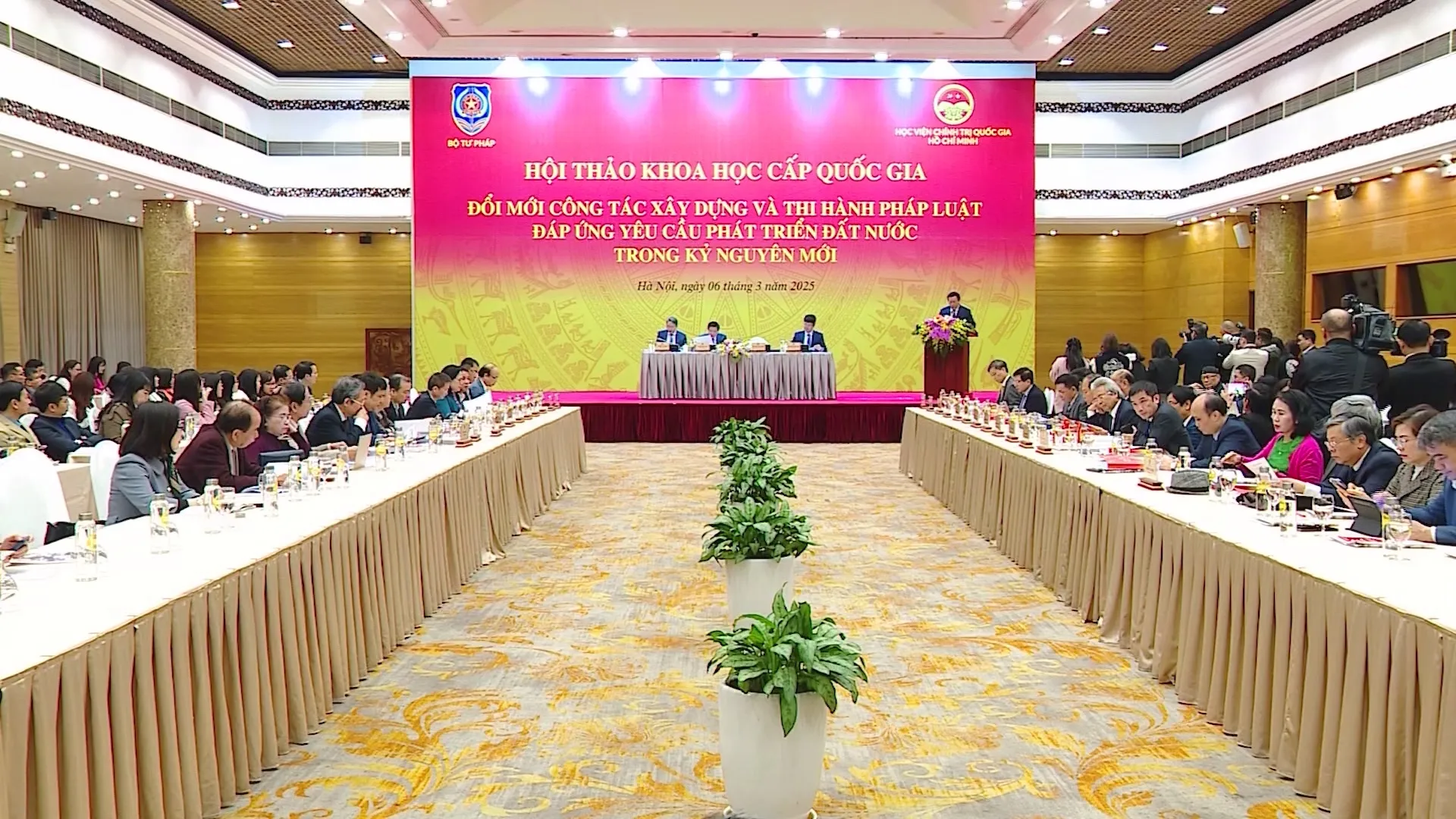 Đổi mới tư duy xây dựng và thi hành pháp luật để phát triển đất nước trong kỷ nguyên mới