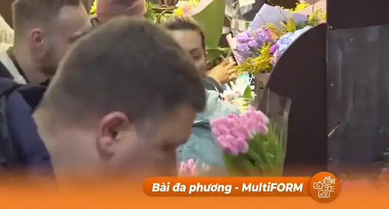 Chợ hoa nhộn nhịp nhân ngày Quốc tế Phụ nữ 8/3