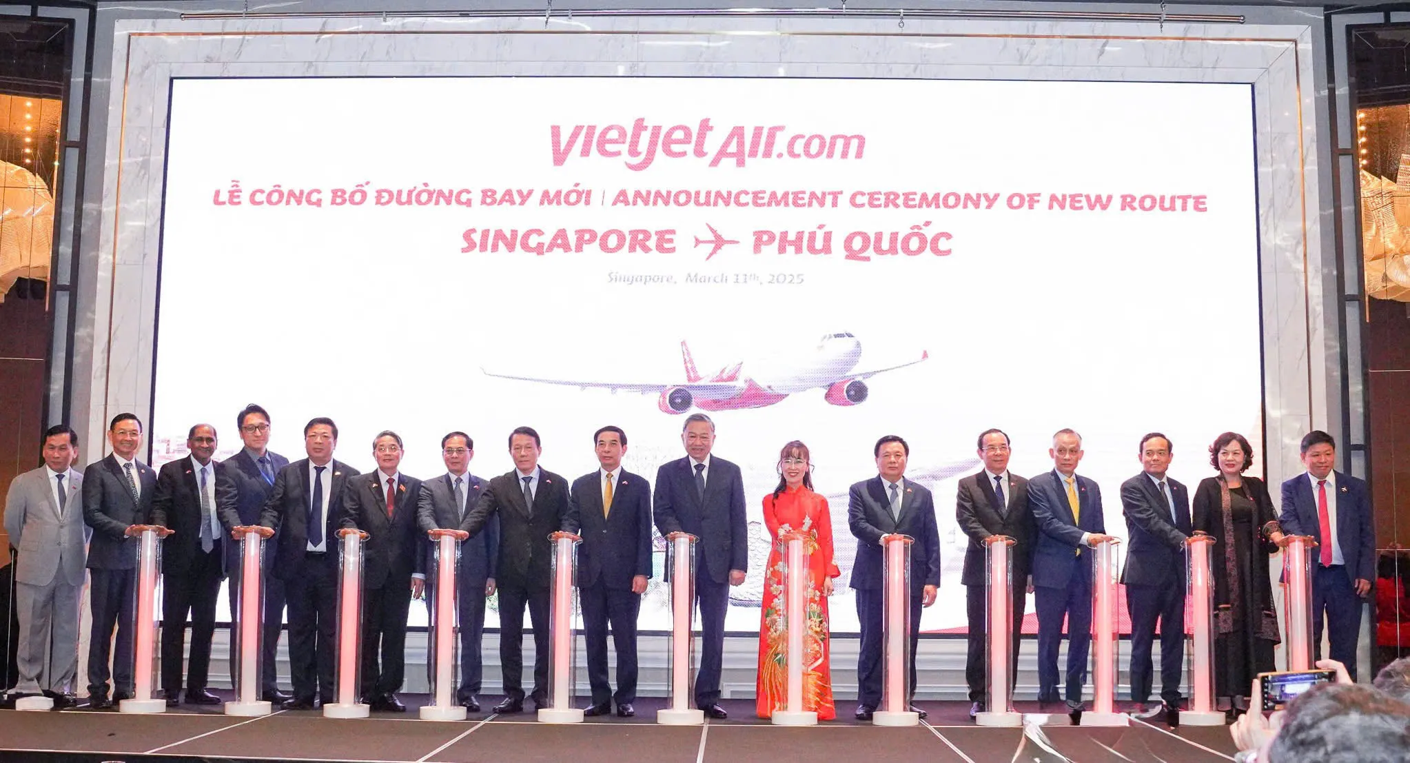 Tổng Bí thư Tô Lâm chứng kiến Vietjet công bố đường bay thẳng Singapore – Phú Quốc và trao thỏa thuận tài chính tàu bay trị giá 300 triệu USD