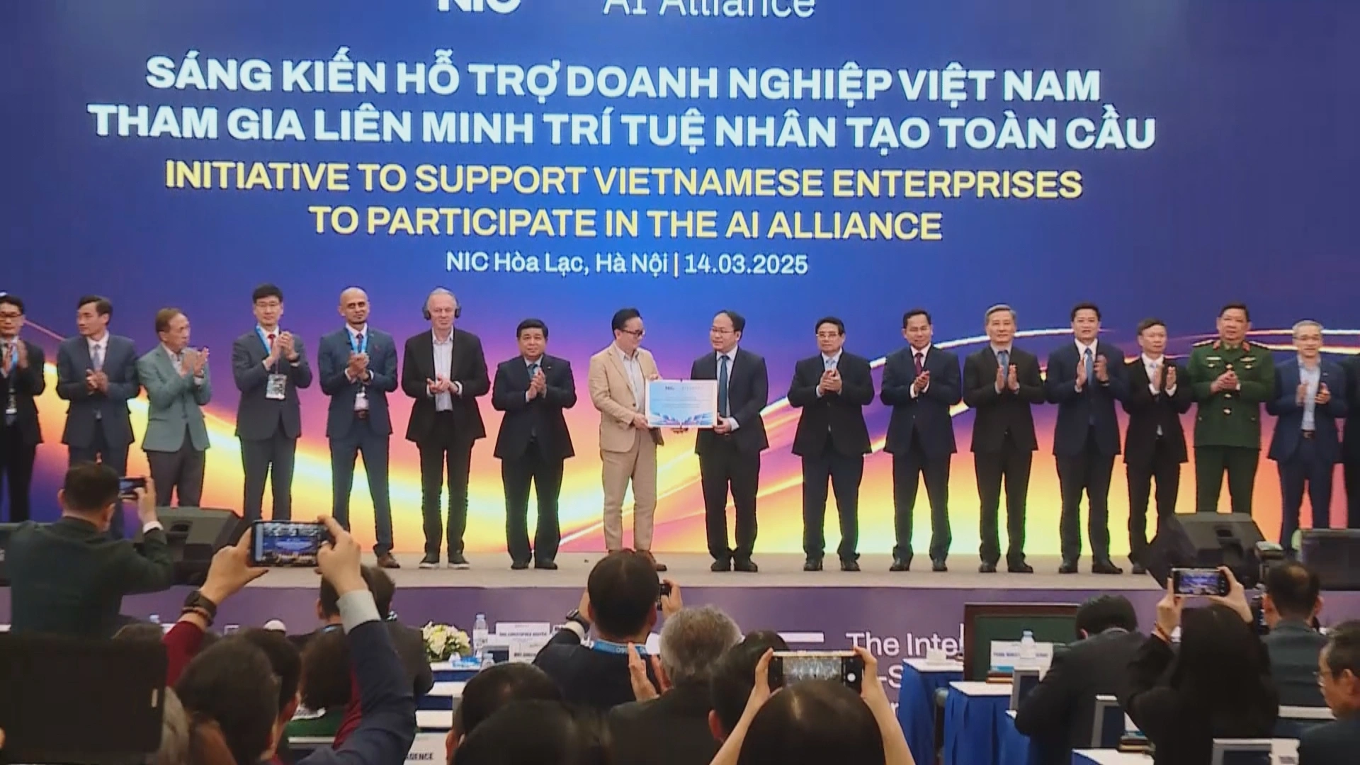 Việt Nam nỗ lực xoay chuyển tình thế, chuyển đổi trạng thái về bán dẫn và A.I.