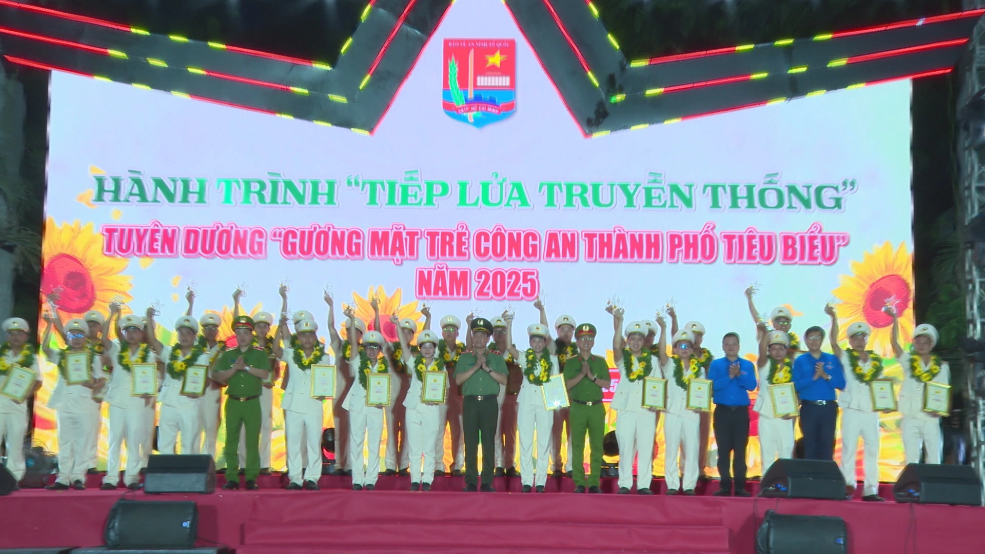 Tiếp lửa truyền thống: Tuyên dương 30 Gương mặt trẻ Công an TP.HCM tiêu biểu