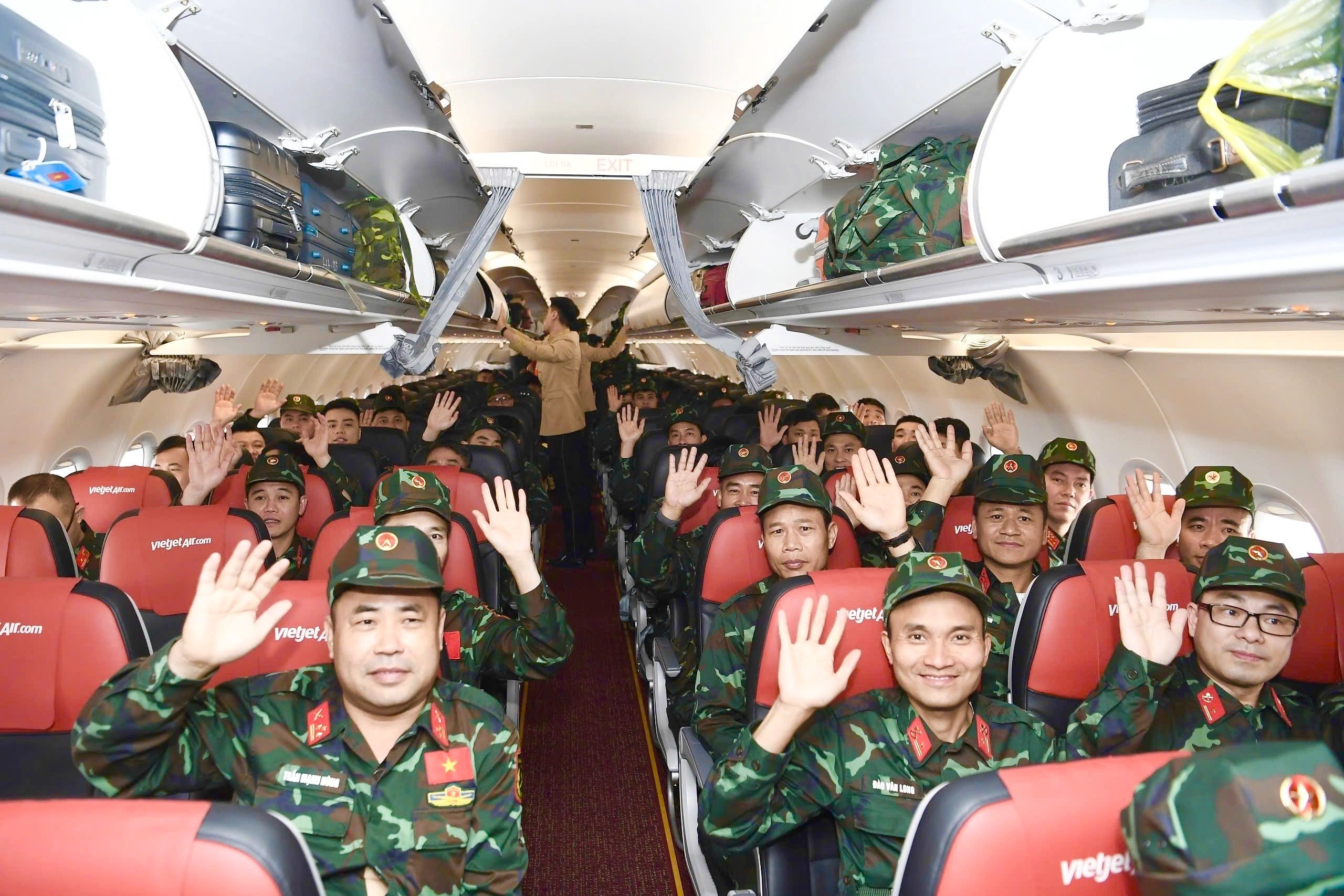 Vietjet đưa lực lượng cứu trợ động đất của Bộ Công an và Bộ Quốc Phòng sang Myanmar