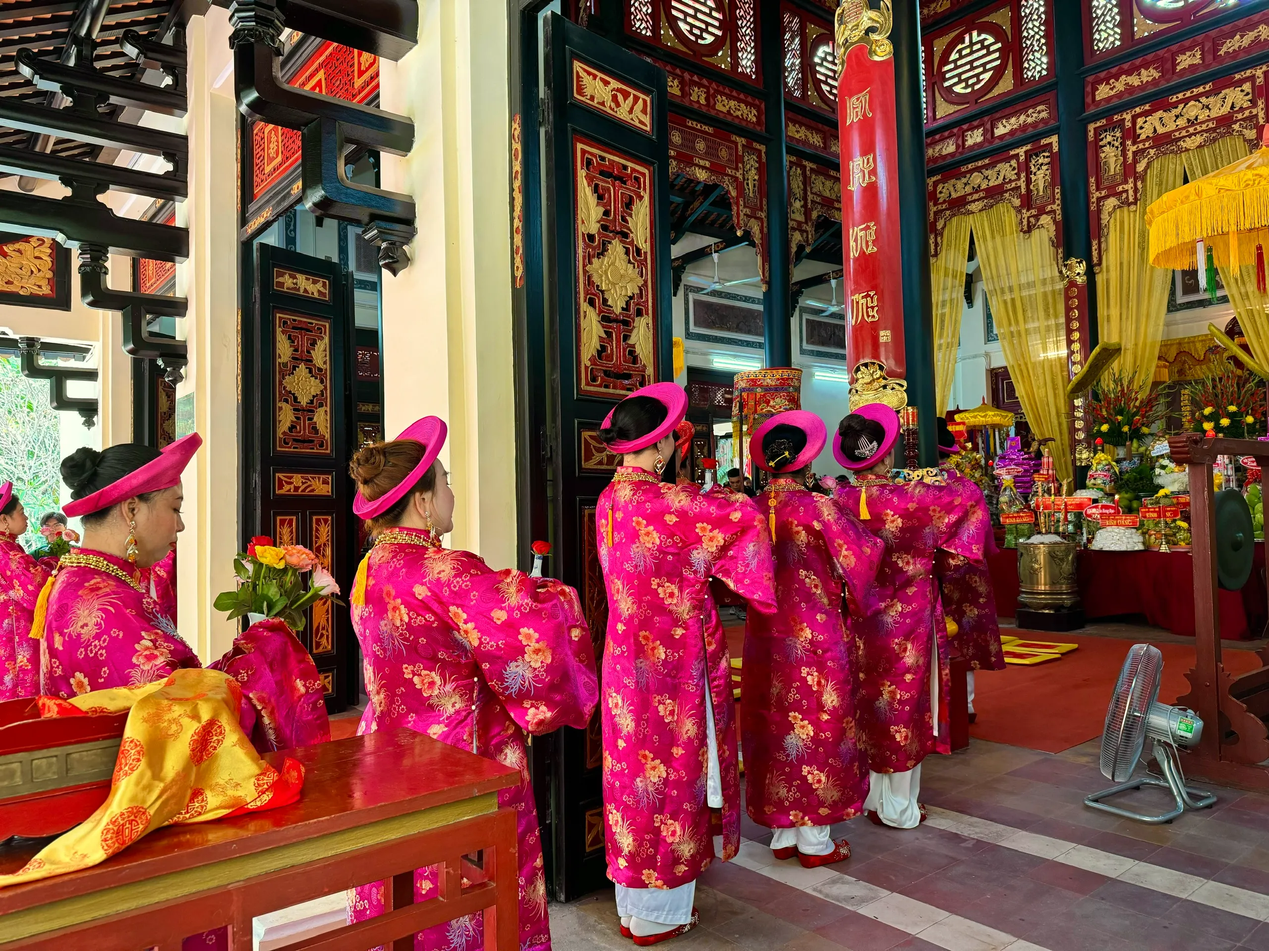 Người dân đổ xô đến Thảo Cầm Viên tham dự lễ Giỗ Tổ Hùng Vương