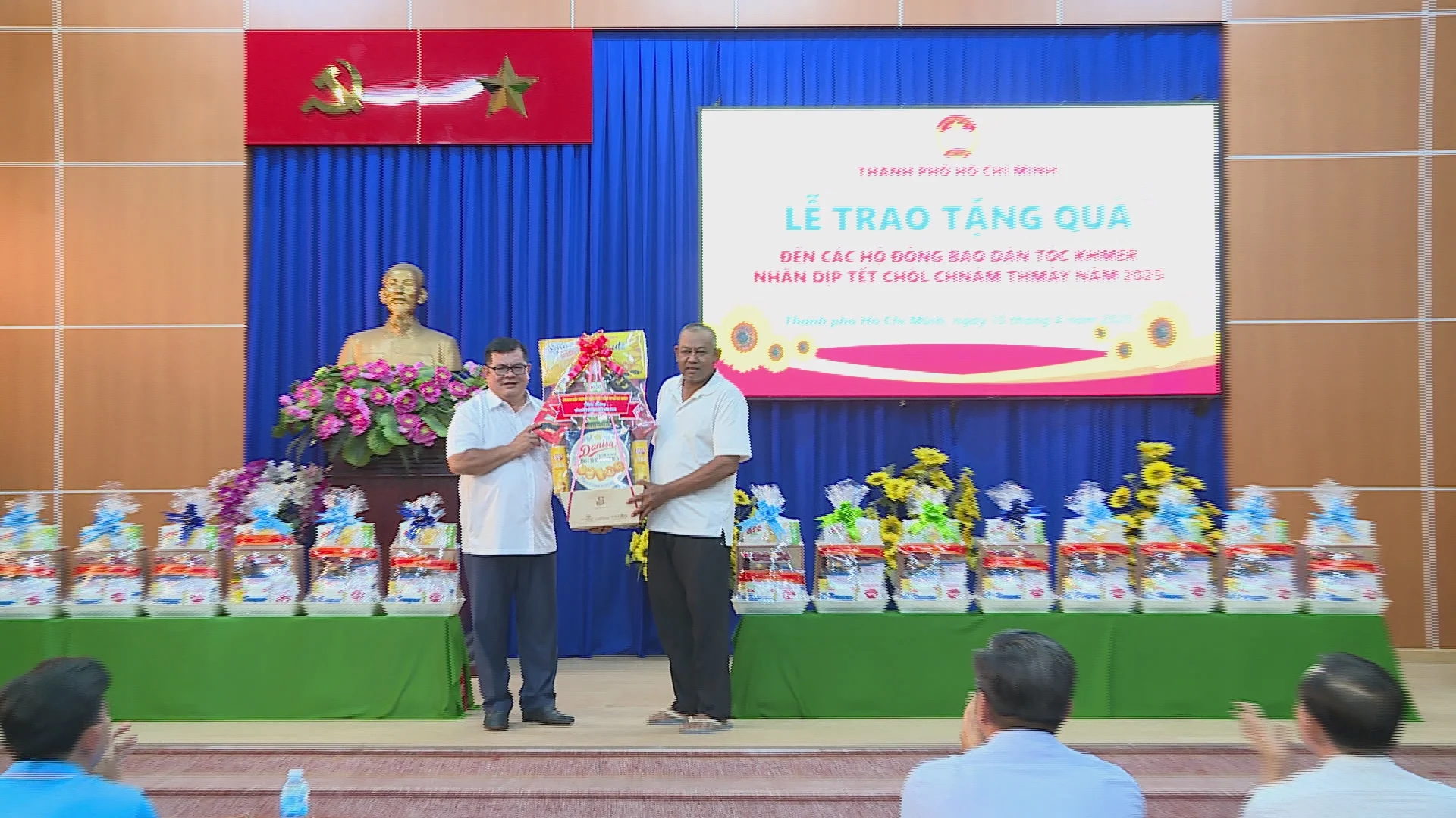 Đồng bào Khmer chuẩn bị đón Tết dân tộc Chôl Chnăm Thmây