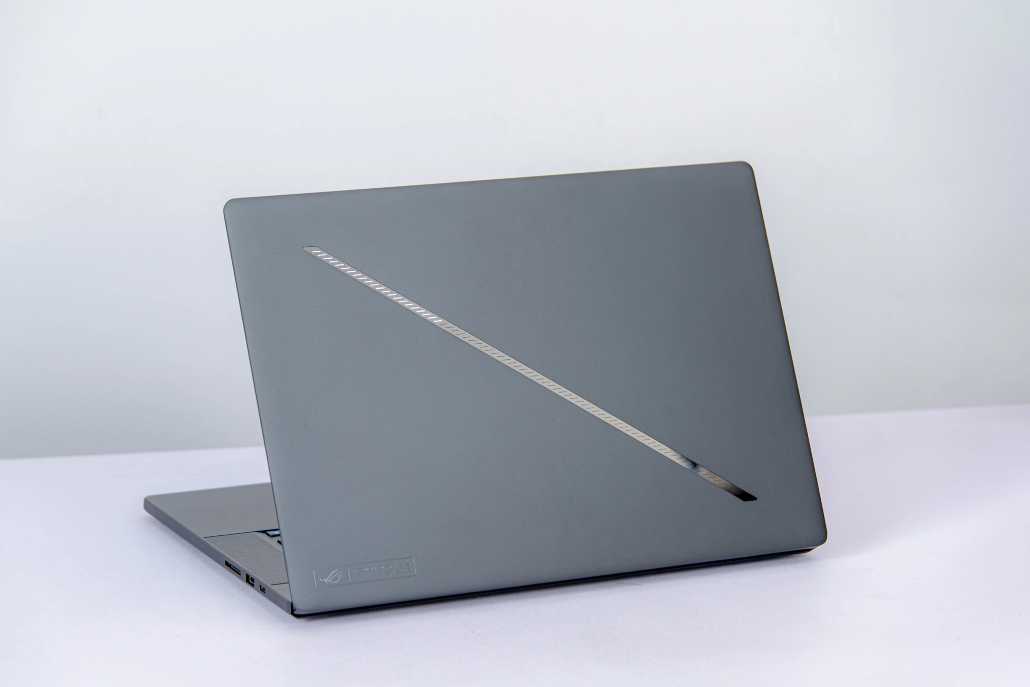 ROG Zephyrus G16 – Laptop Gaming AI 16-inch mỏng nhẹ mạnh nhất với RTX 50 Series chính thức ra mắt tại Việt Nam