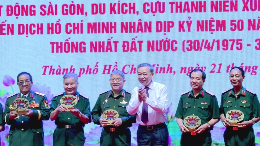 Tổng Bí thư Tô Lâm gặp mặt các tướng lĩnh tham gia Chiến dịch Hồ Chí Minh