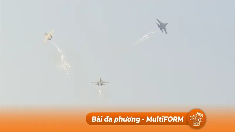 Không quân Việt Nam trình diễn mãn nhãn trên bầu trời TP.HCM mừng 50 năm Giải phóng miền Nam