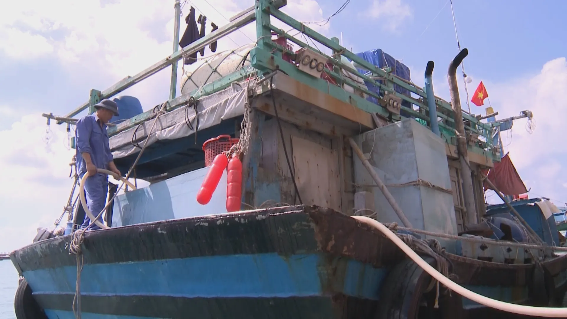 Trung tâm dịch vụ hậu cần nghề cá: Điểm tựa cho ngư dân vươn khơi, bám biển