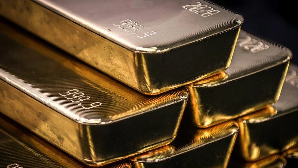 Giá vàng thế giới điều chỉnh, giảm hơn 2%