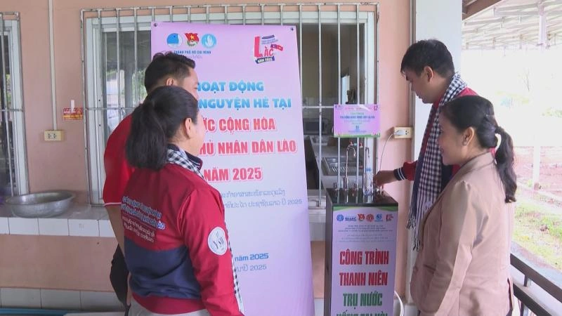 TP.HCM trao tặng hệ thống lọc nước phục vụ học sinh, sinh viên Lào