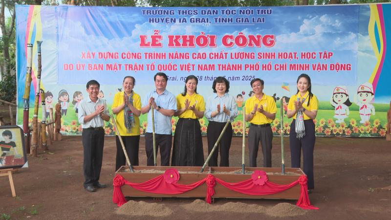 Chung tay mở lối học tập cho học sinh vùng cao Gia Lai