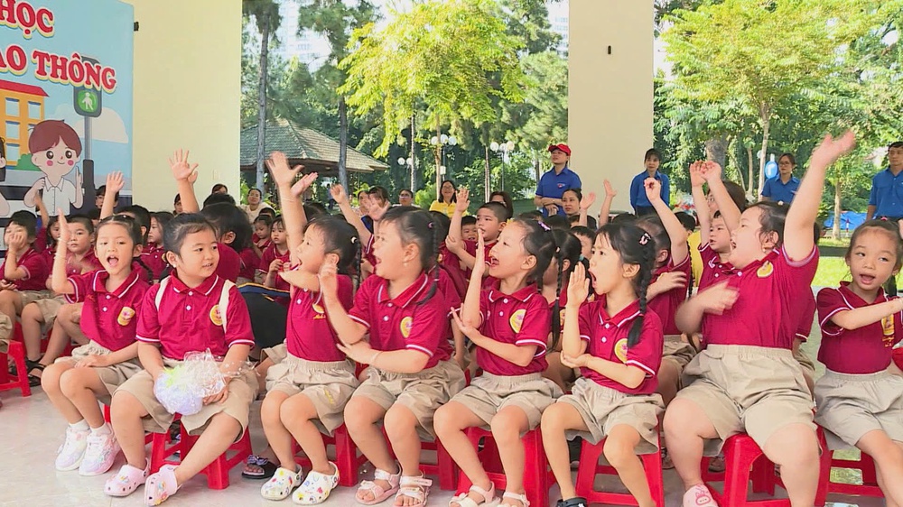 "Bé vui, học an toàn giao thông": Hành trình xanh của những “công dân nhí” - Ảnh 10.