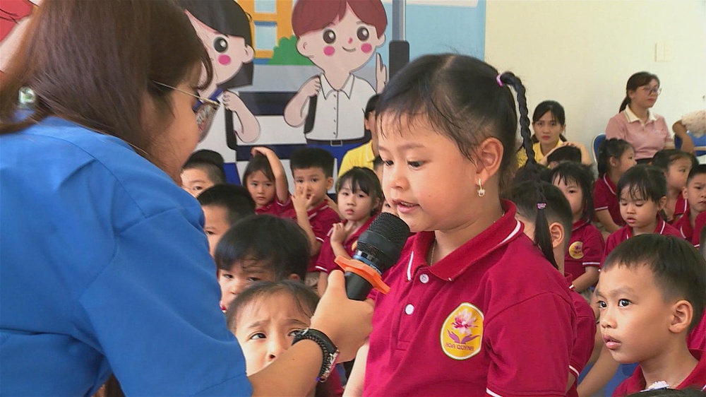 "Bé vui, học an toàn giao thông": Hành trình xanh của những “công dân nhí” - Ảnh 8.