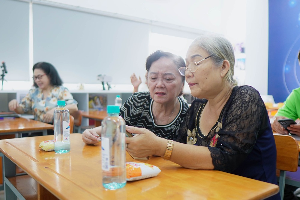 "Bình dân học vụ số": Khi công nghệ đến gần hơn với từng người dân- Ảnh 4.