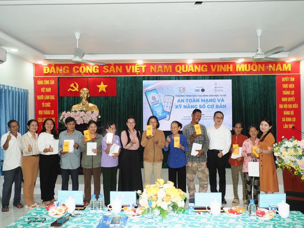 Bình dân học vụ số: mô hình hỗ trợ người dân tiếp cận công nghệ tại xã Bình Lợi - Ảnh 6.