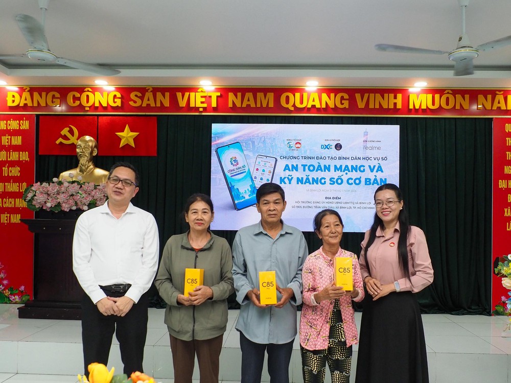 Bình dân học vụ số: mô hình hỗ trợ người dân tiếp cận công nghệ tại xã Bình Lợi - Ảnh 8.