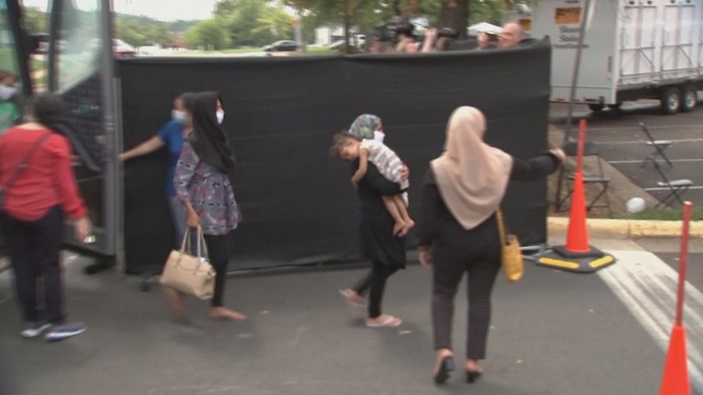 Mỹ siết nhập cư sau vụ công dân Afghanistan bắn 2 vệ binh Quốc gia - Ảnh 8.