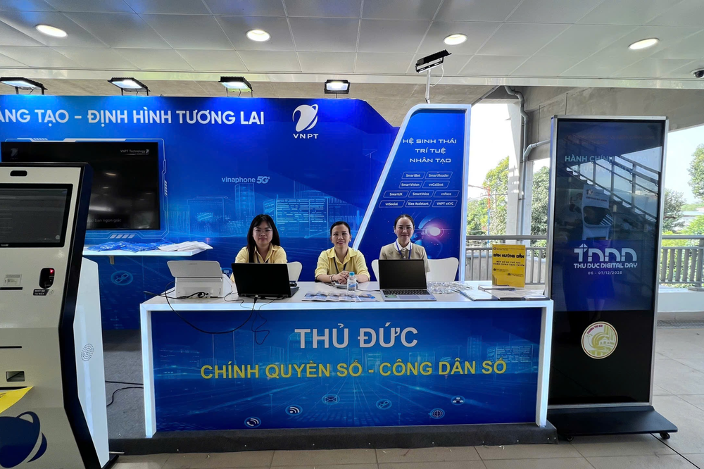 Ngày hội Công nghệ số Thủ Đức 2025 - Thu Duc Digital Day 2025 bùng nổ : Hàng ngàn người đổ về ga Metro để tham quan và trải nghiệm- Ảnh 5.